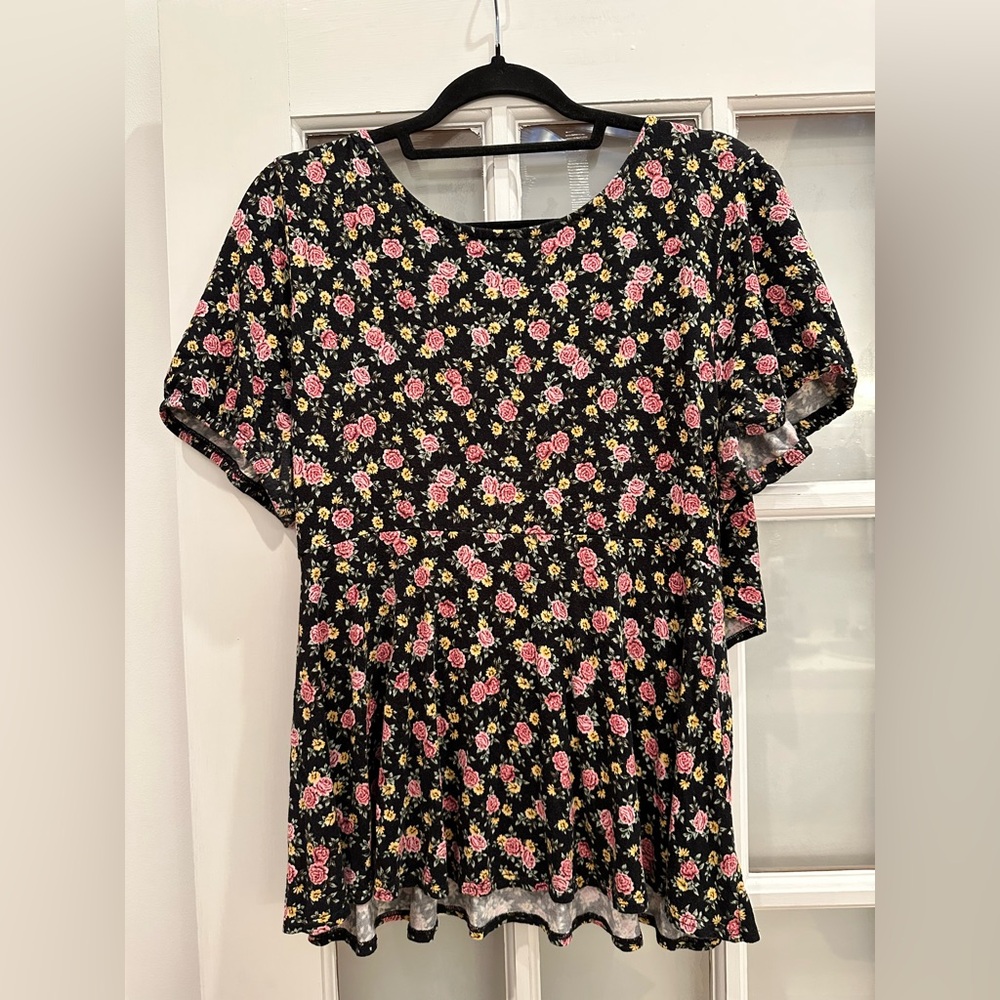 Torrid Super Soft Surplice Puff Sleeve Top Roses Floral Jersey Plus Size 2X - Picture 6 of 13